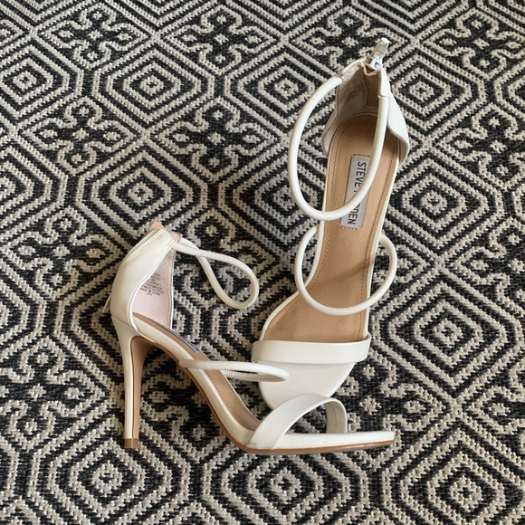 Steve Madden Shoes - EUC STEVE MADDEN CLASSIC STILETTO PUMPS